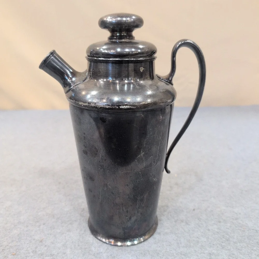 Antique Meriden S. P. Co. Silver Plate Cocktail Shaker 311 Patented 1927 Handle - Picture 3 of 8